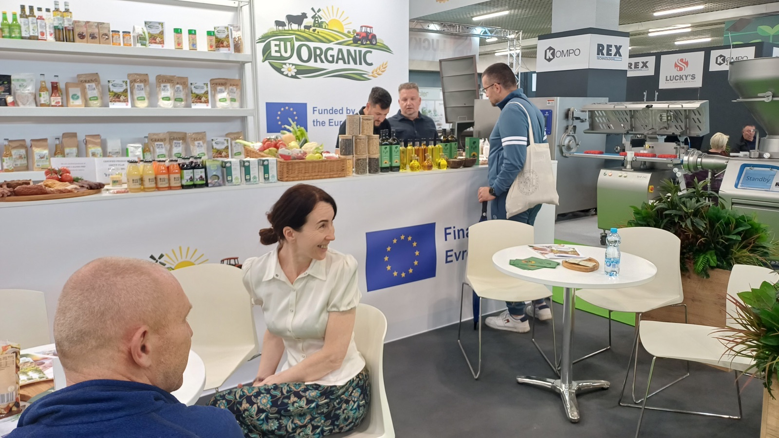 Conversation with visitors at the EUOrganic stand